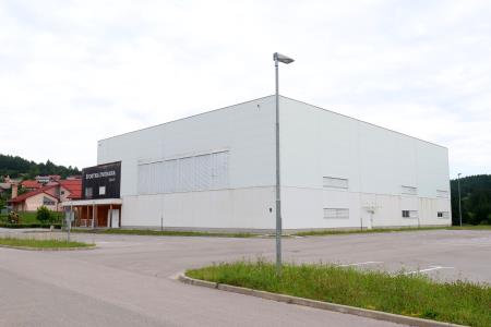 NAPIS ŠPORTNA DVORANA RAKEK 15 FOTO LJUBO VUKELIČ